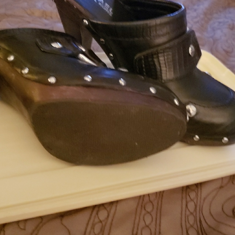 Shoes - Picture 4 of 4